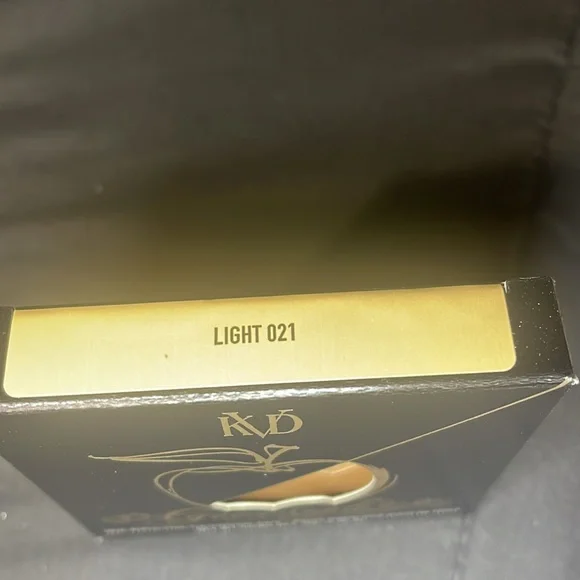 KVD Light 021 Good Apple Lightweight Full-Coverage Cream Foundation Balm - Picture 4 of 7